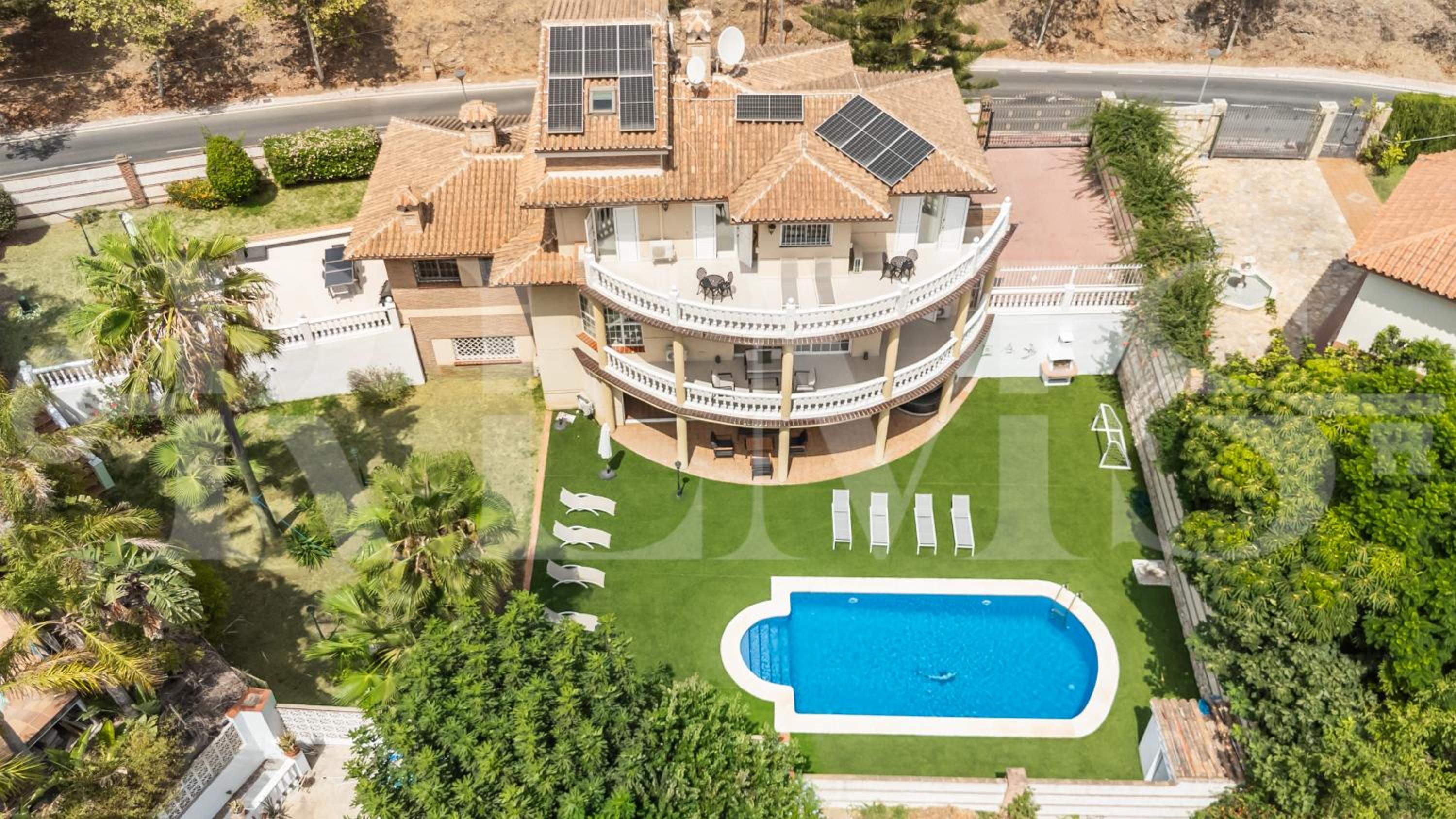 Grand villa with pool, BBQ & stunning view by REMS