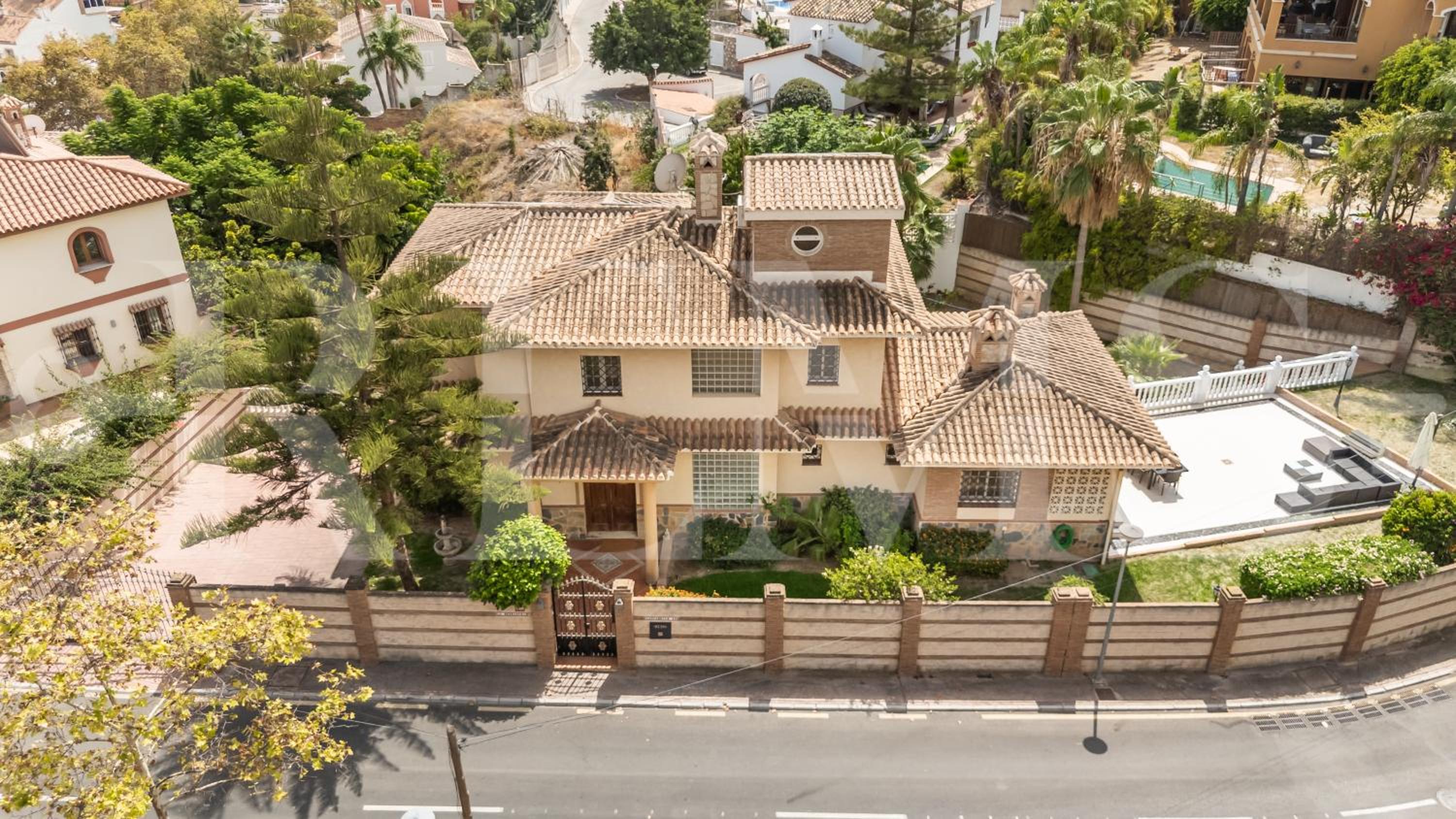 Grand villa with pool, BBQ & stunning view by REMS