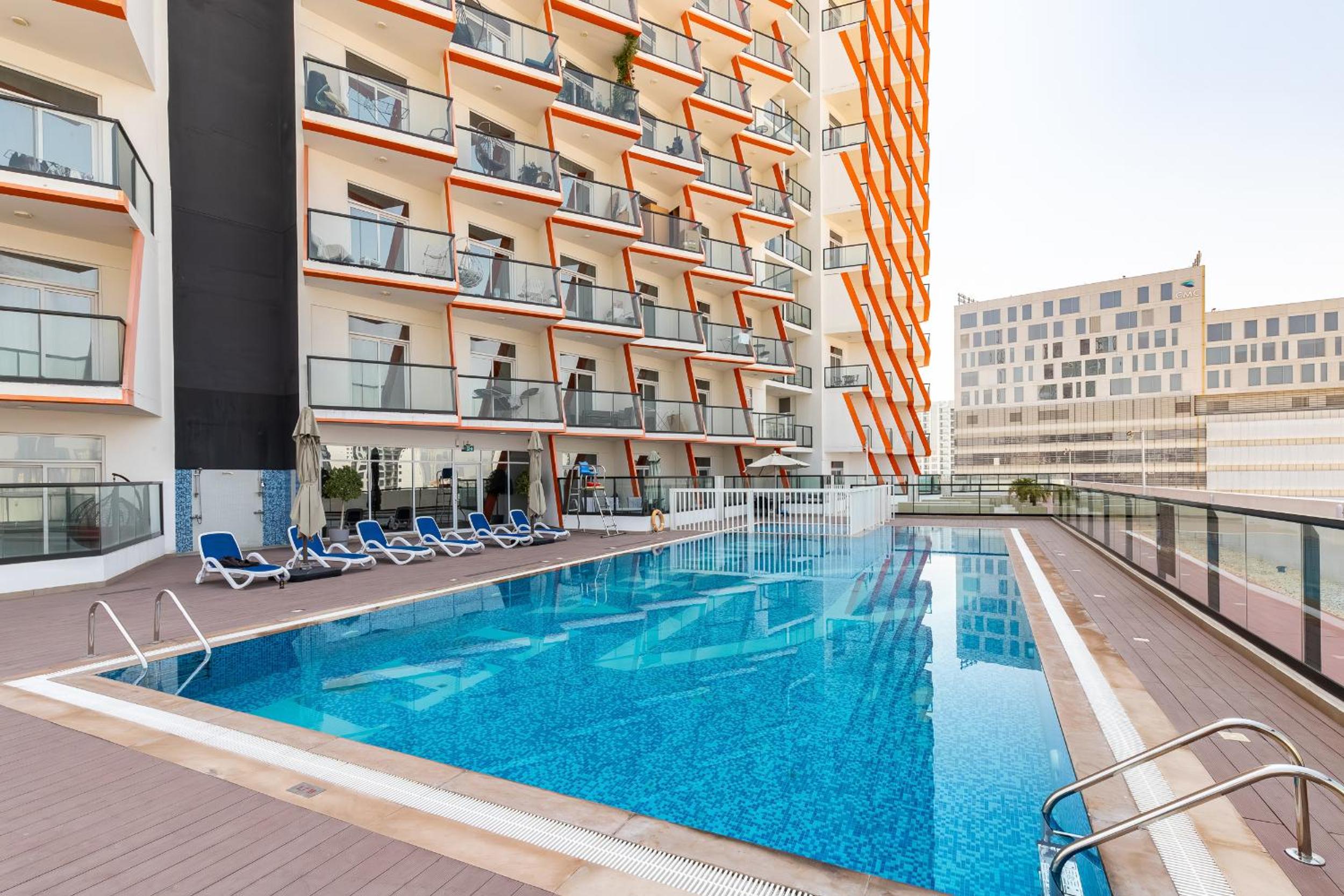Binghatti Gateway Family 2BR with Balcony, Close to Dubai Mall & Burj Khalifa by Simply Comfort