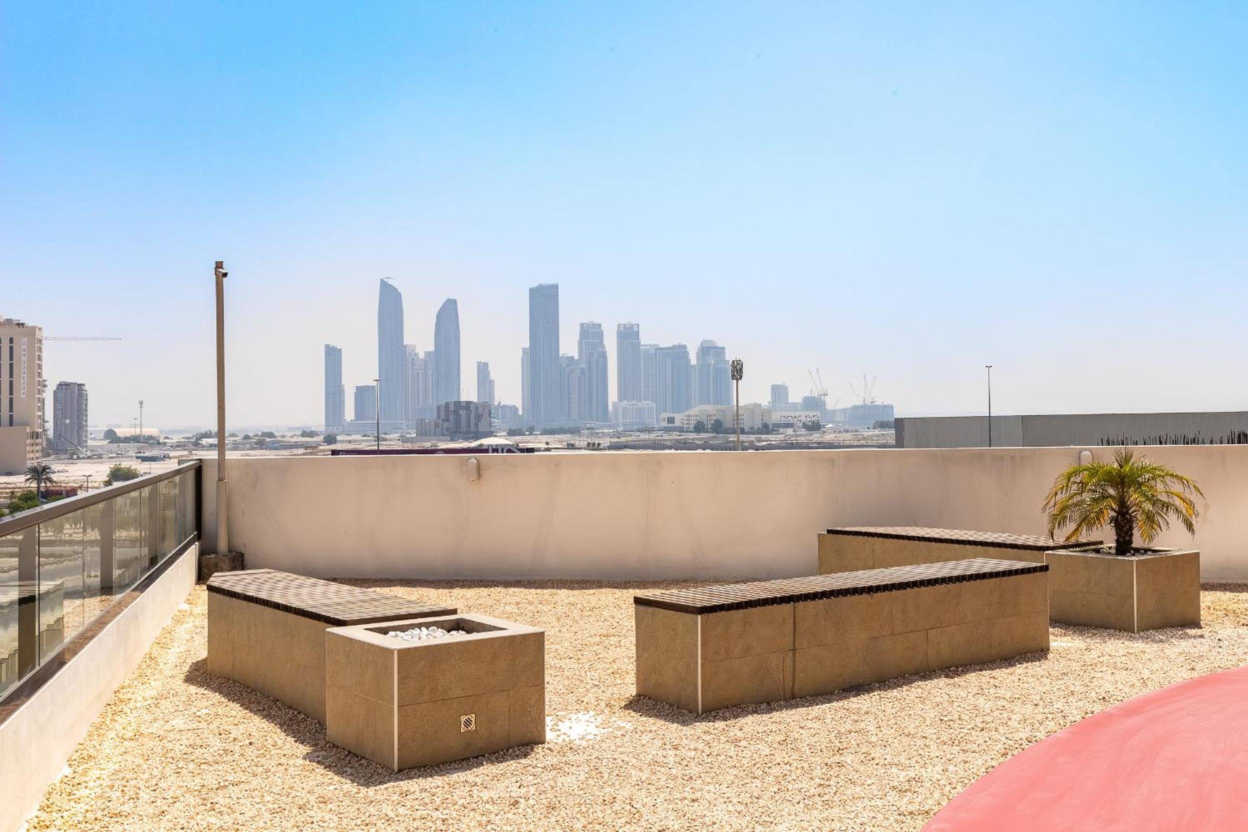 Binghatti Gateway Family 2BR with Balcony, Close to Dubai Mall & Burj Khalifa by Simply Comfort