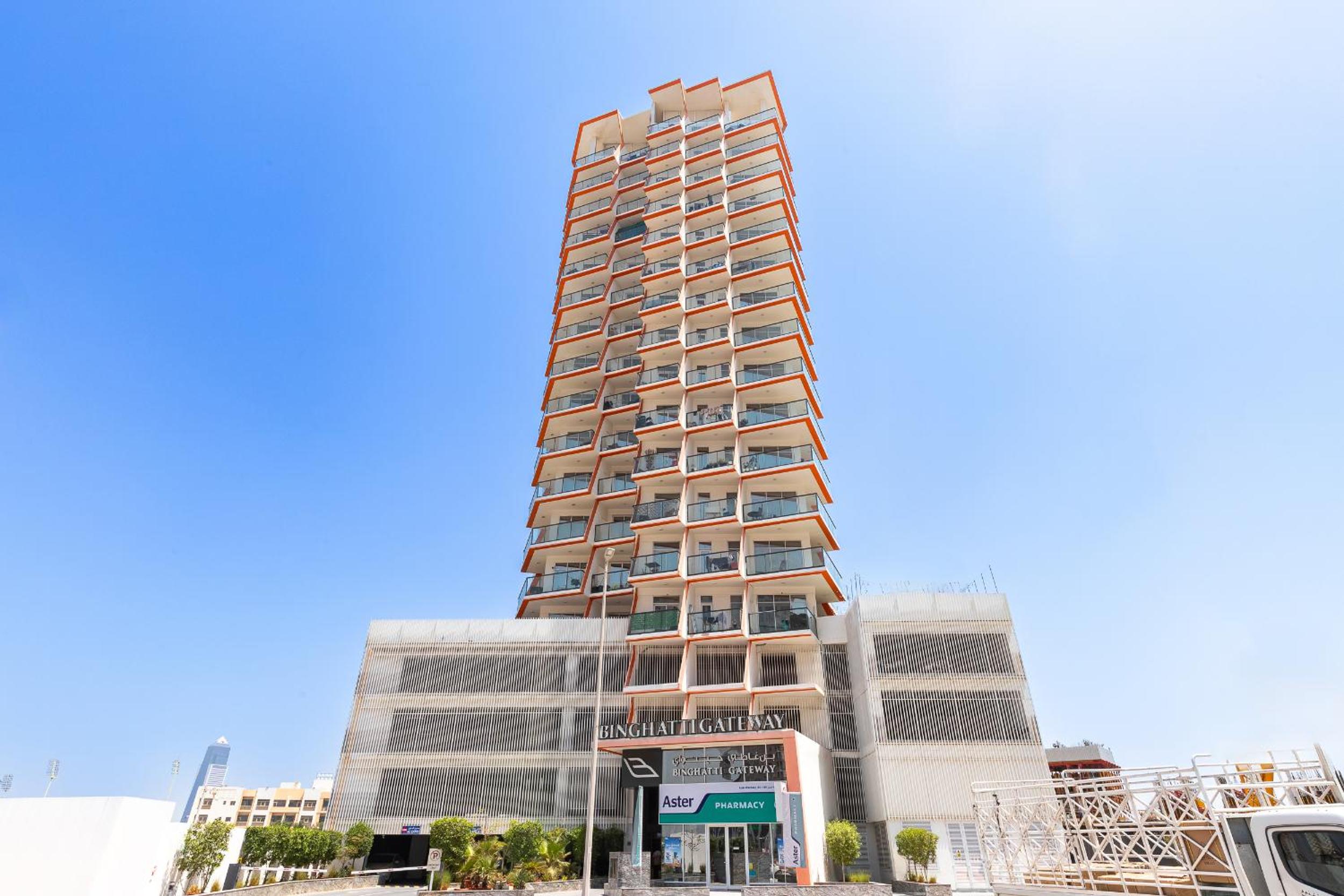 Binghatti Gateway Family 2BR with Balcony, Close to Dubai Mall & Burj Khalifa by Simply Comfort
