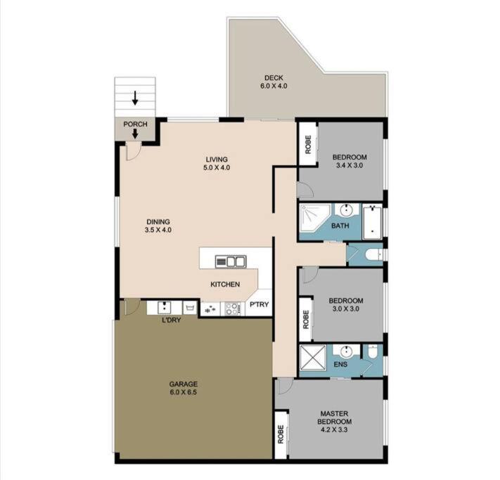 Chic 3-Bedroom Duplex, air-con, pet friendly