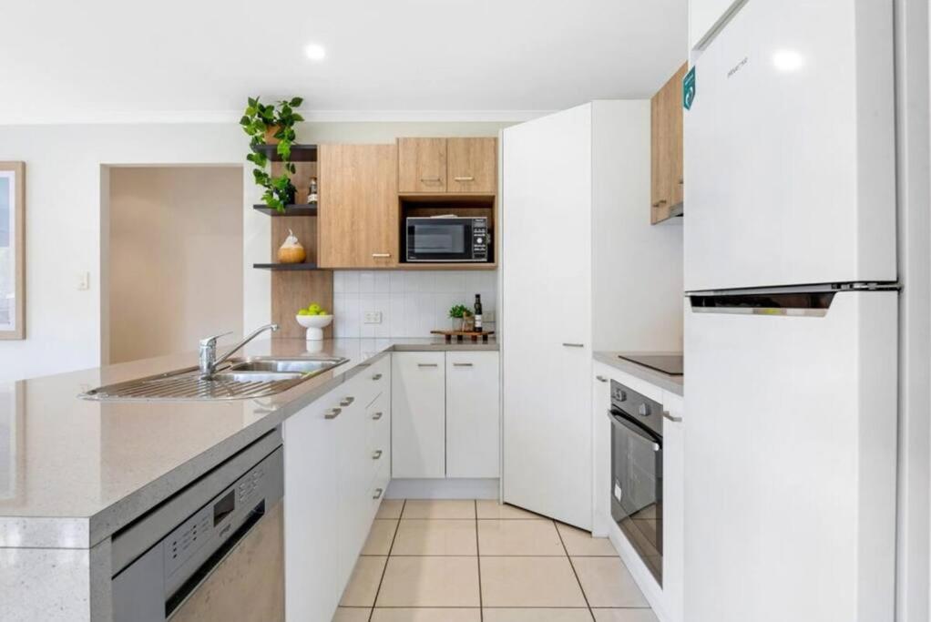 Chic 3-Bedroom Duplex, air-con, pet friendly