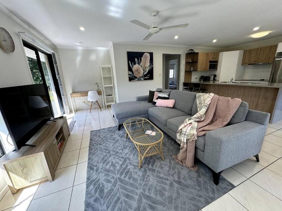 Chic 3-Bedroom Duplex, air-con, pet friendly