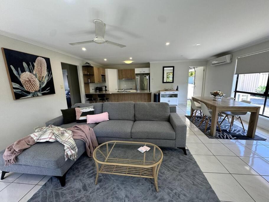 Chic 3-Bedroom Duplex, air-con, pet friendly