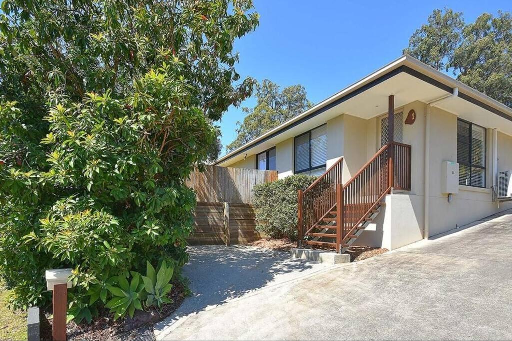 Chic 3-Bedroom Duplex, air-con, pet friendly