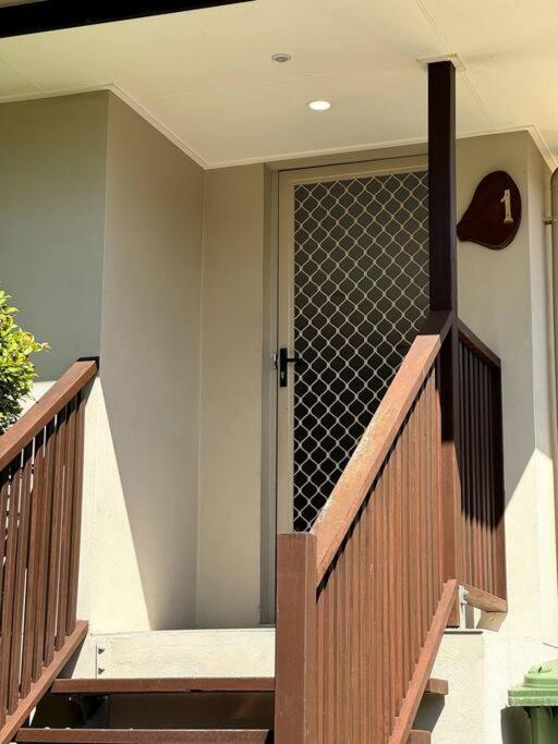 Chic 3-Bedroom Duplex, air-con, pet friendly