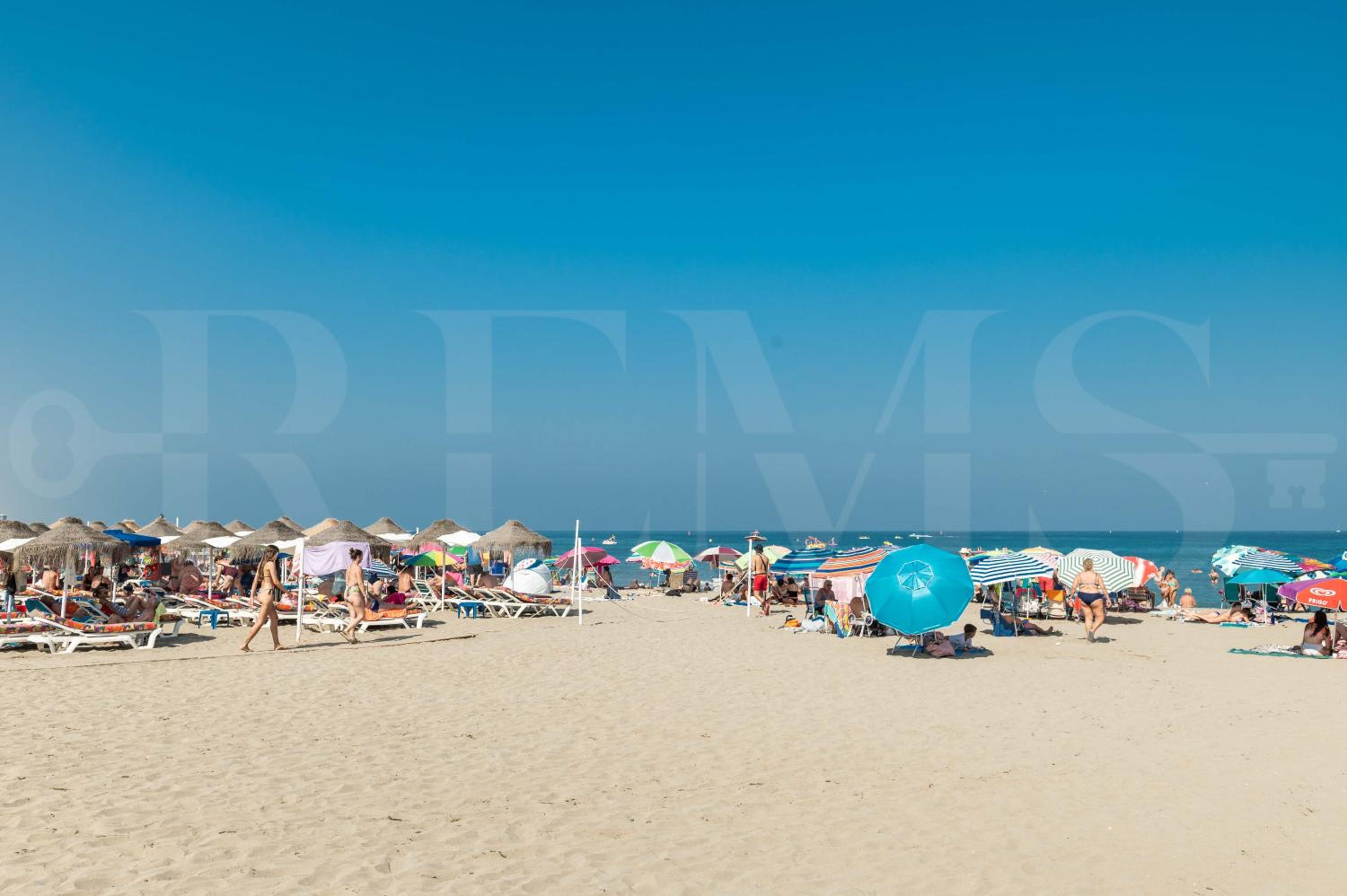 Grand villa with pool, BBQ & stunning view by REMS