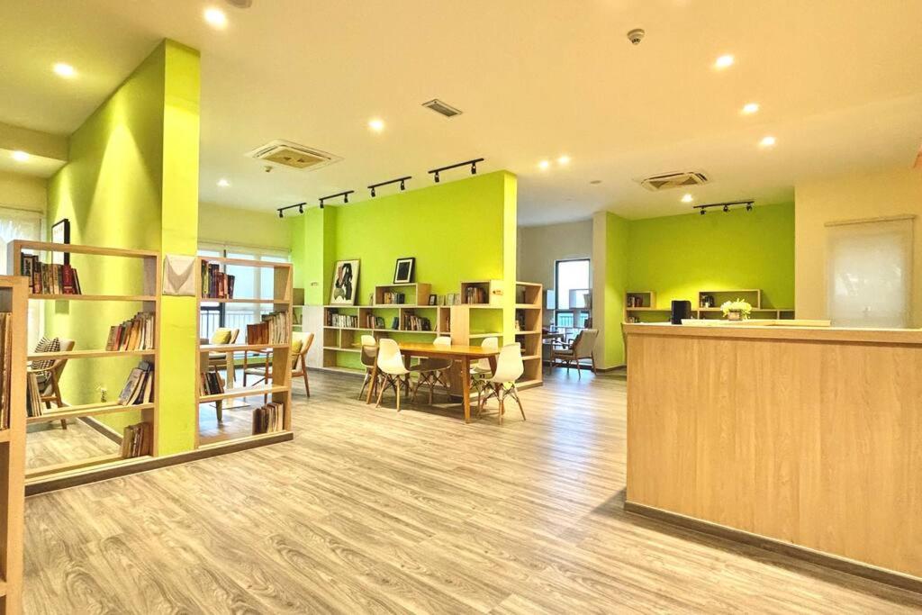 Dooga Ins-Macaron Cafe' Seaview