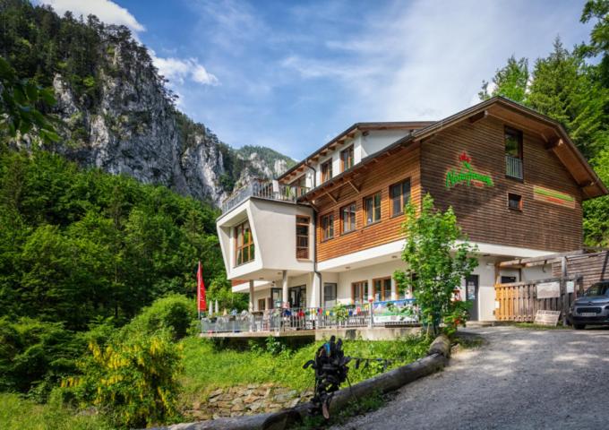 Wild Glamping in the Vienna Alps