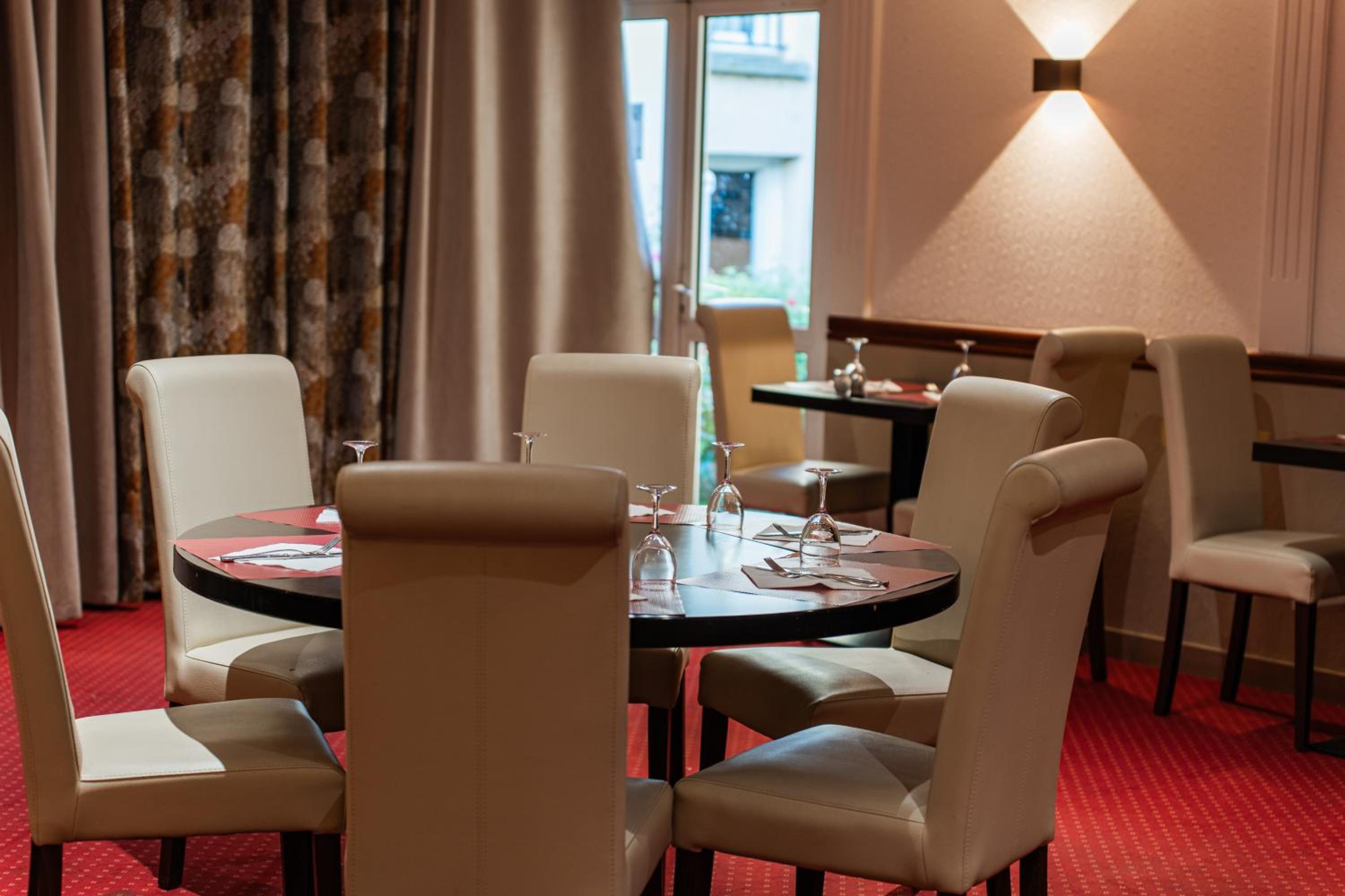 BRIT HOTEL Le Lion d'Or CHINON