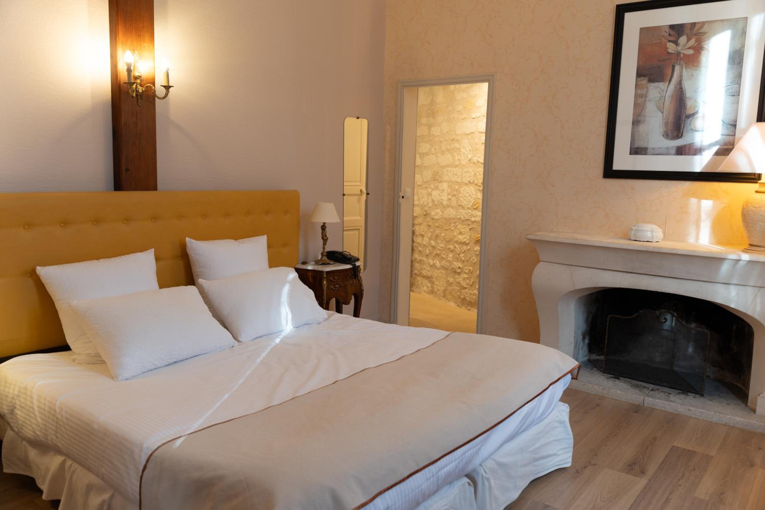 BRIT HOTEL Le Lion d'Or CHINON