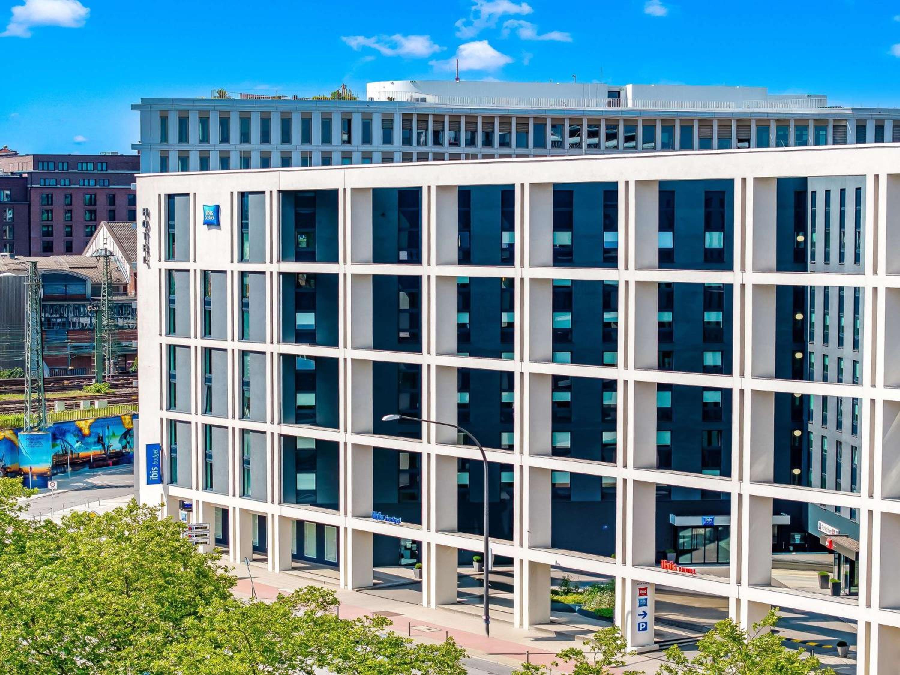 Hotel ibis budget Hamburg City - Image 1