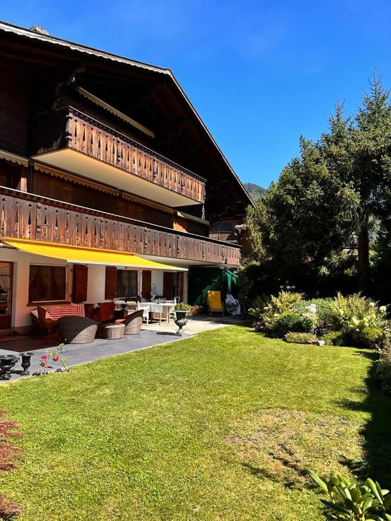 3 BR Classic Chalet in Gstaad By Smiling House