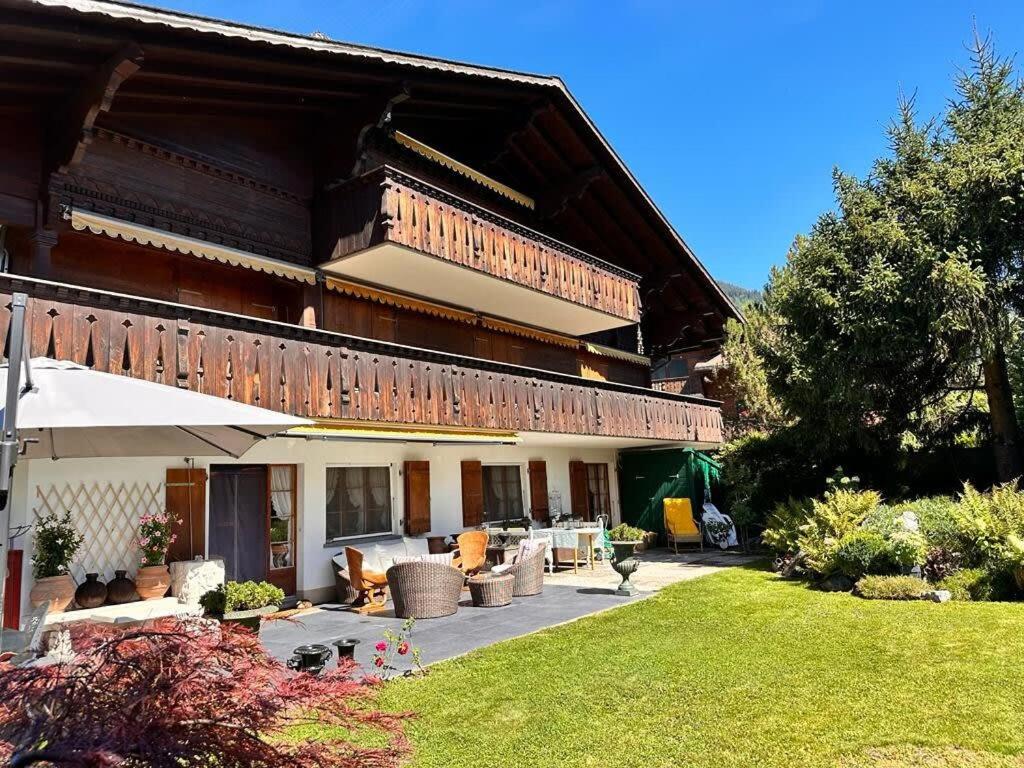 3 BR Classic Chalet in Gstaad By Smiling House
