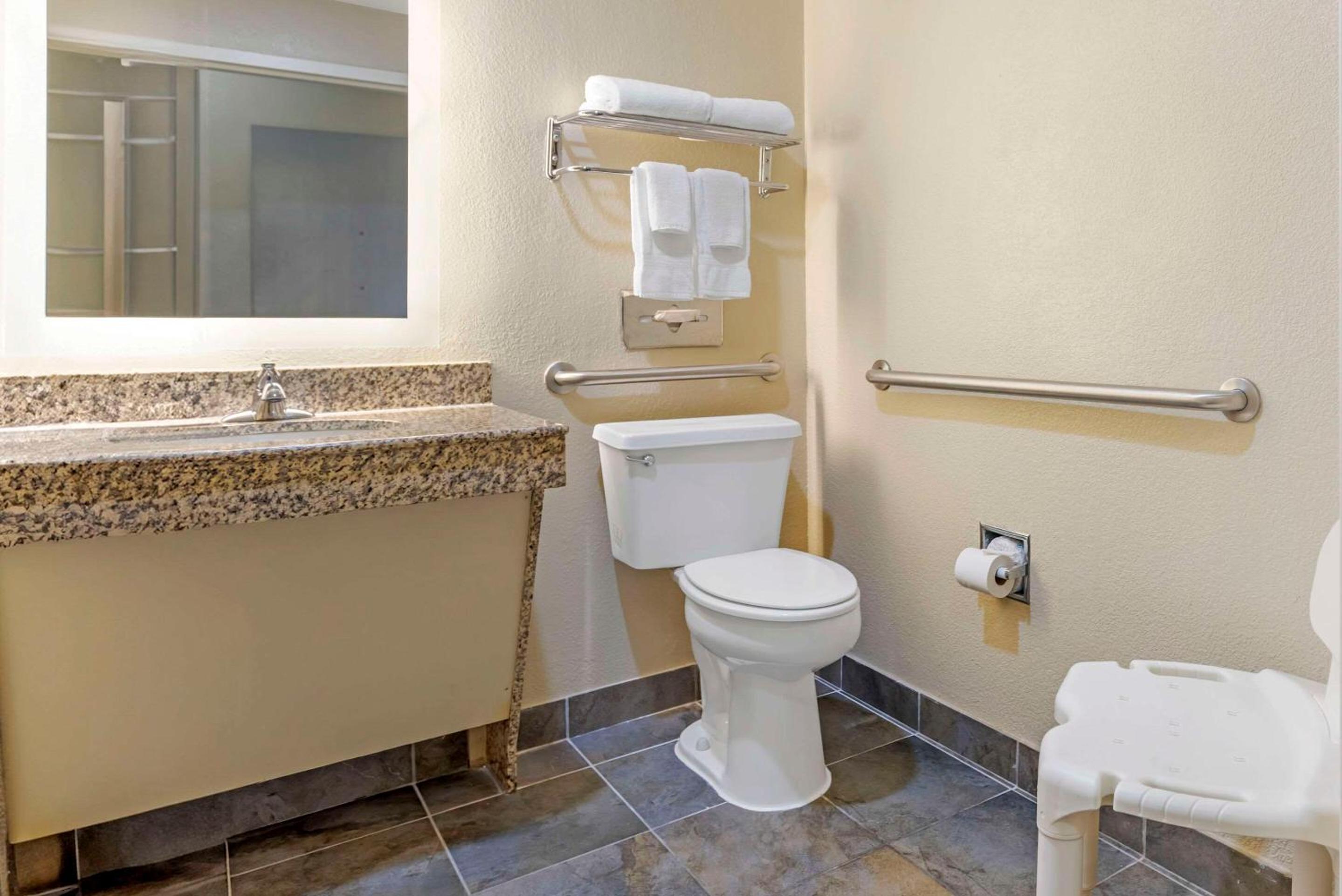 Meridian Vacations - Comfort Inn - Property Image 11