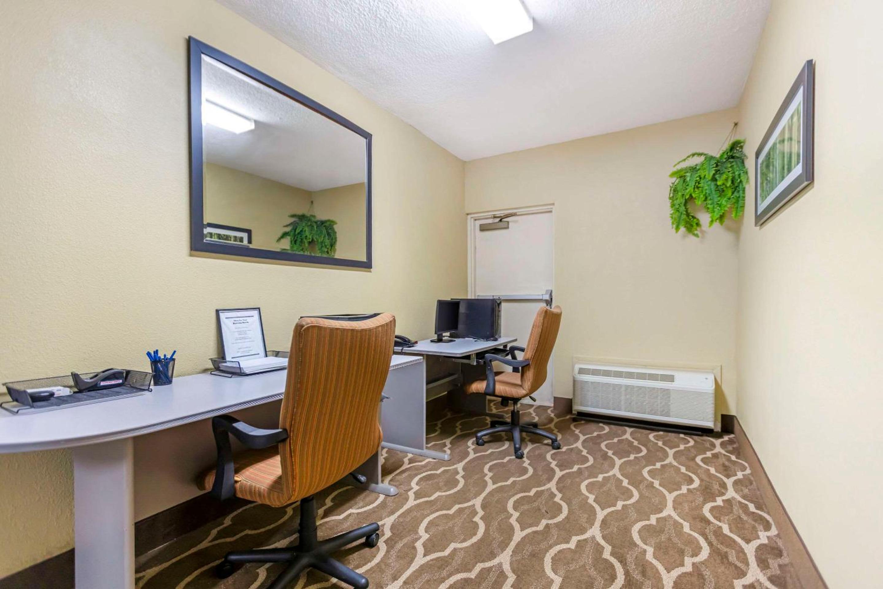 Meridian Vacations - Comfort Inn - Property Image 3