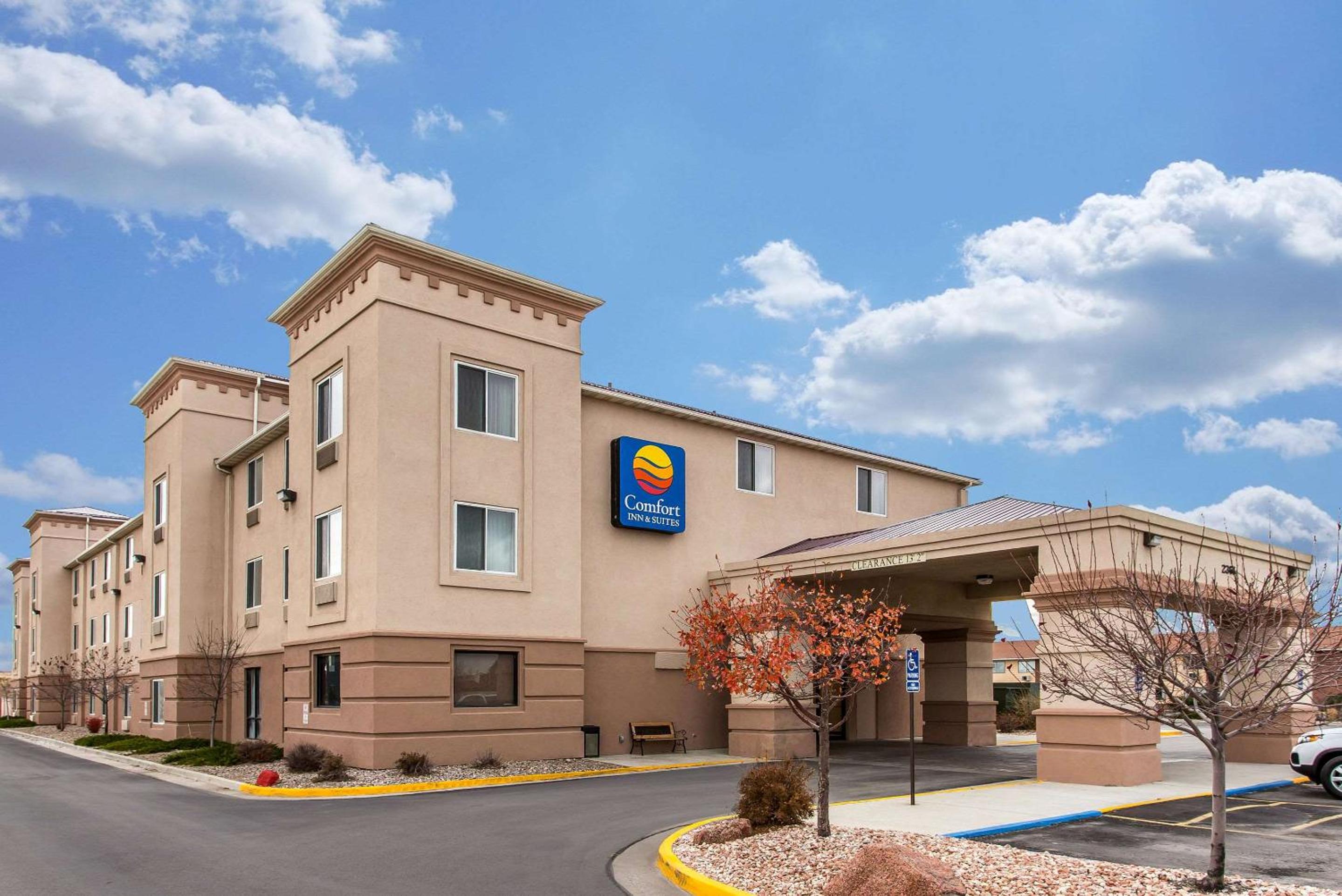 Rawlins Vacations - Comfort Inn  Suites - Property Image 1