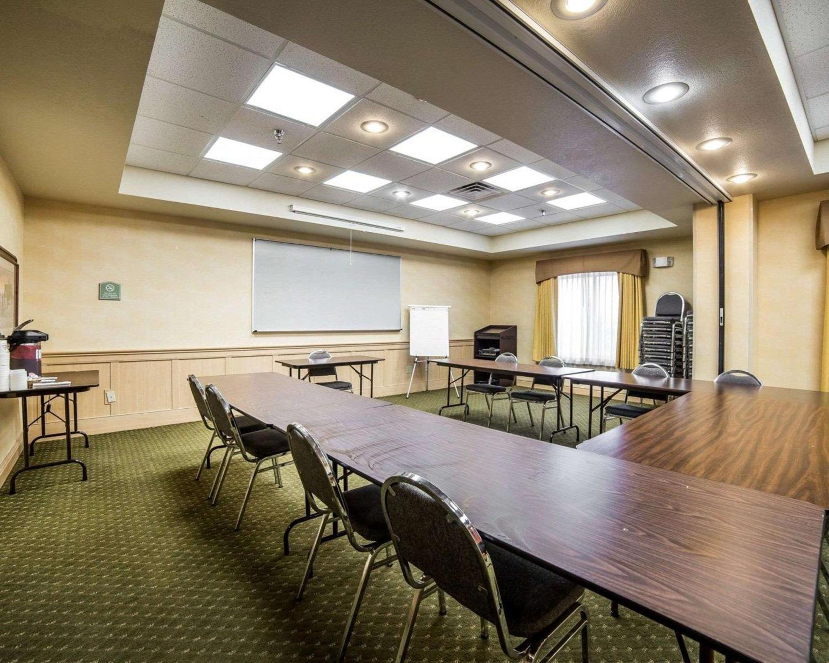 Rawlins Vacations - Comfort Inn  Suites - Property Image 5