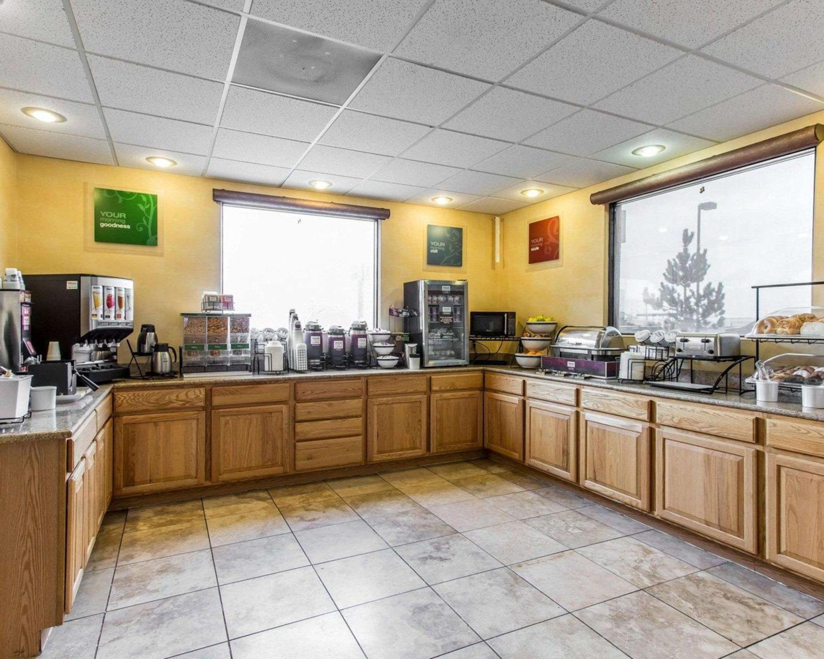 Rawlins Vacations - Comfort Inn  Suites - Property Image 6