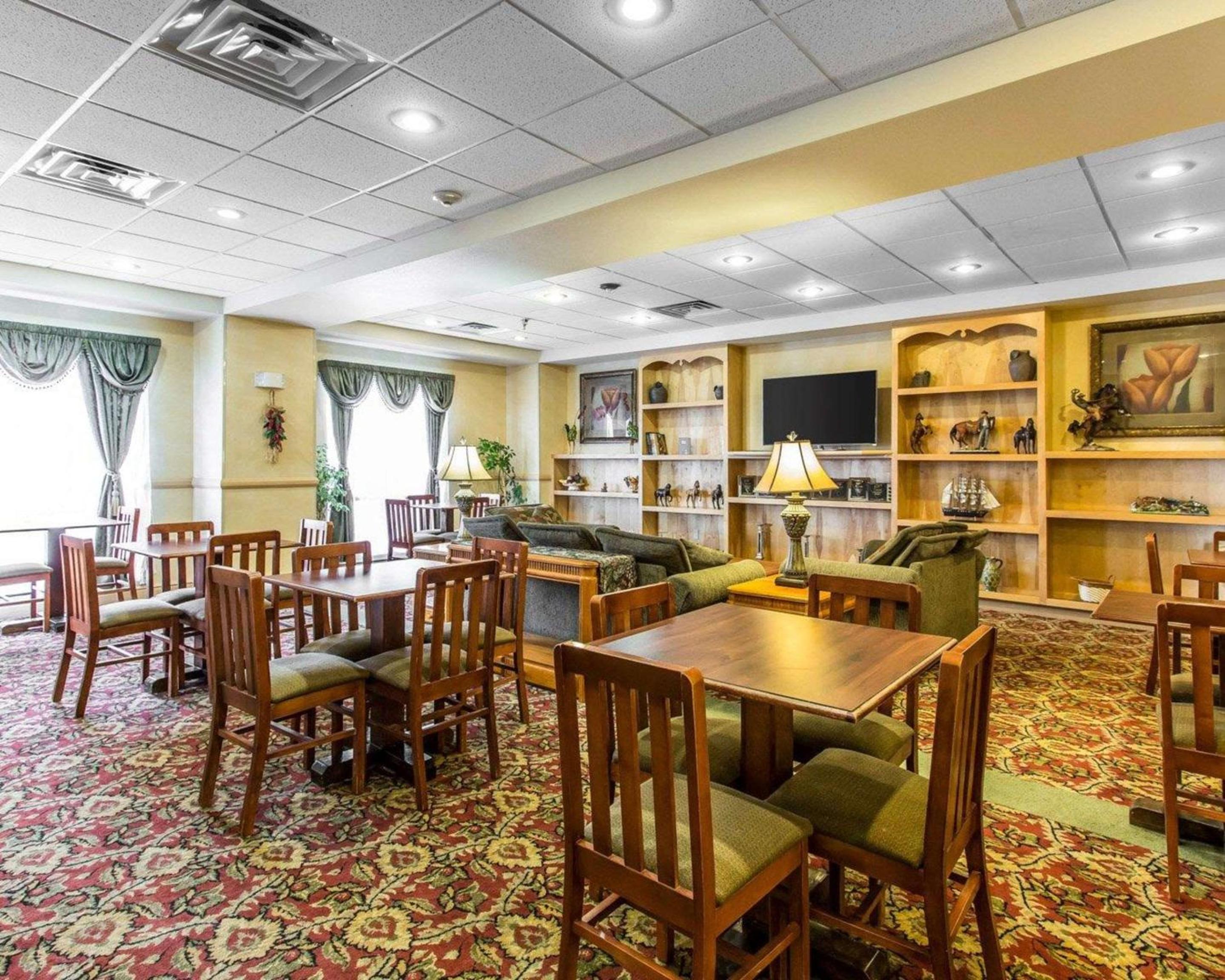 Rawlins Vacations - Comfort Inn  Suites - Property Image 7