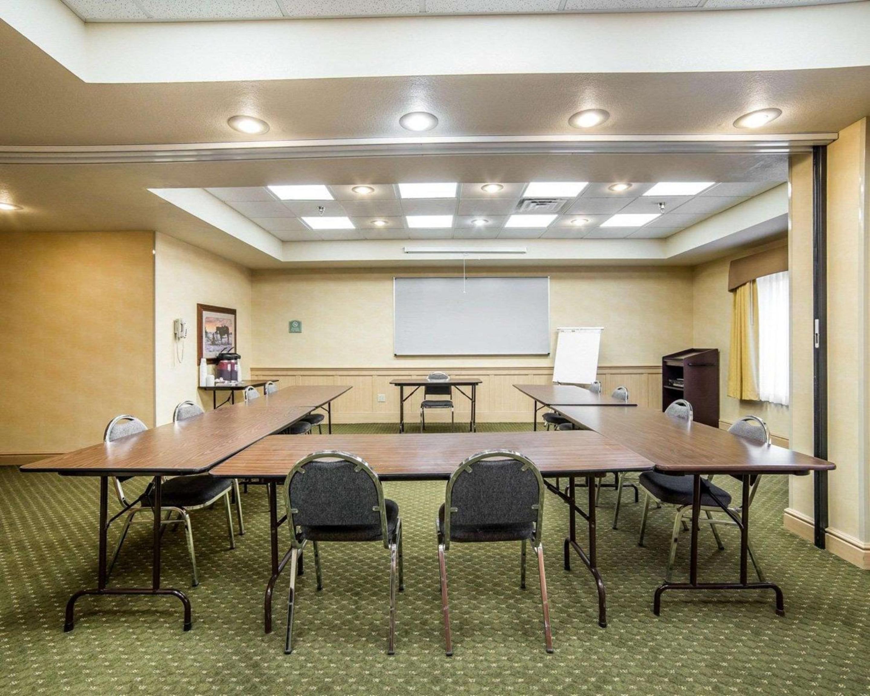 Rawlins Vacations - Comfort Inn  Suites - Property Image 4