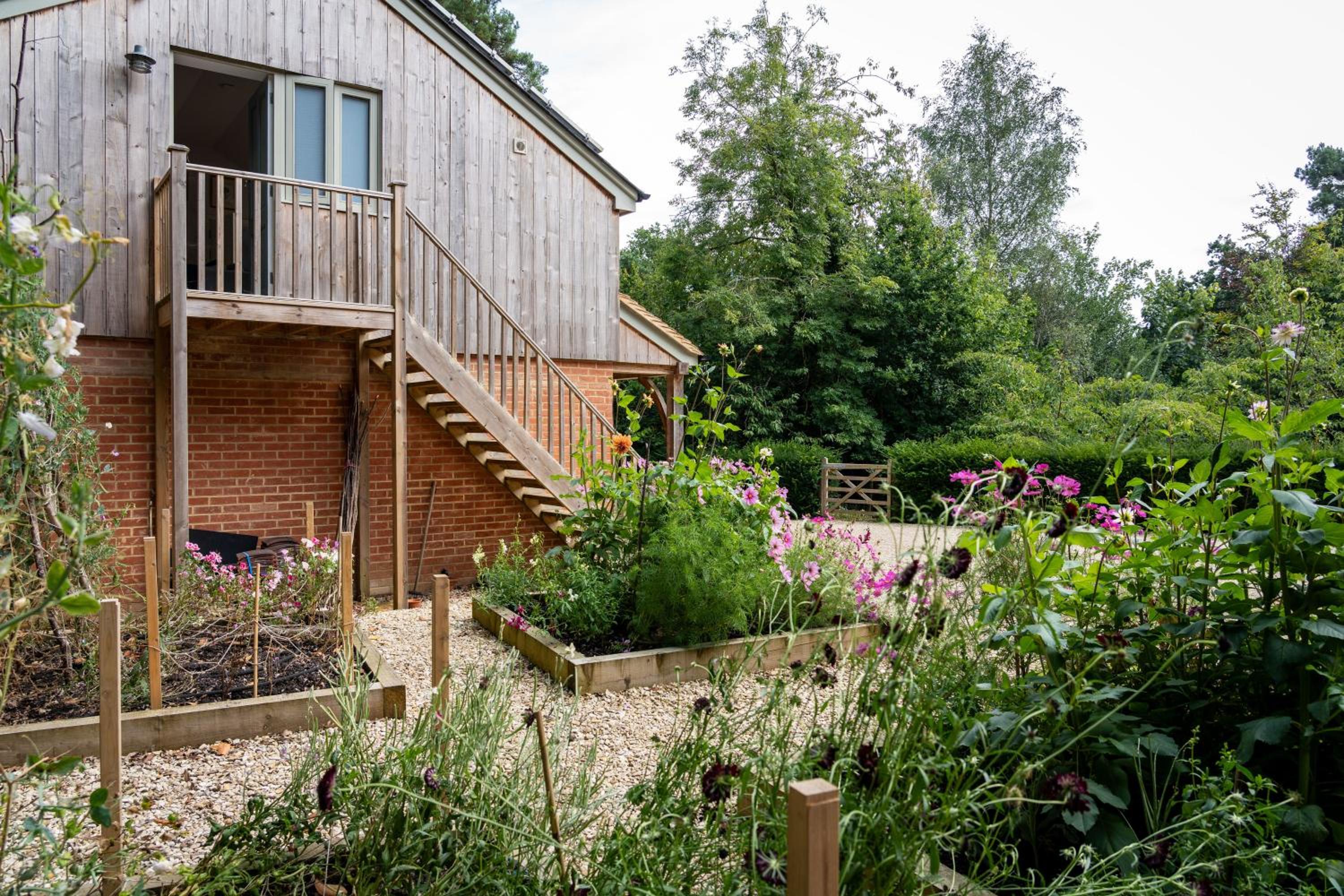 Little Willow Bank - 1 bed luxury apartment between Salisbury and The New Forest view 2