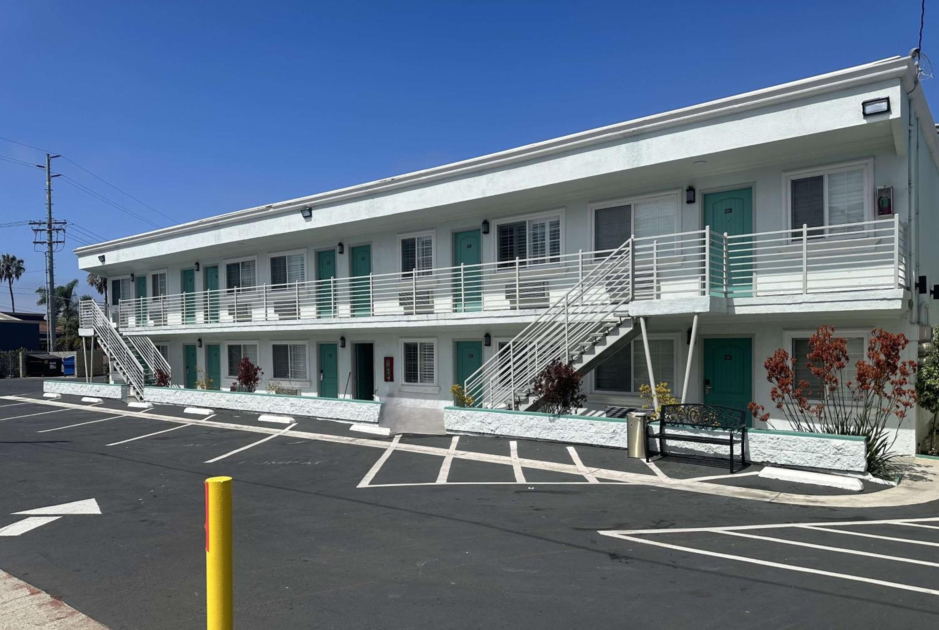 Super 8 by Wyndham Oceanside Downtown - Property Image 2