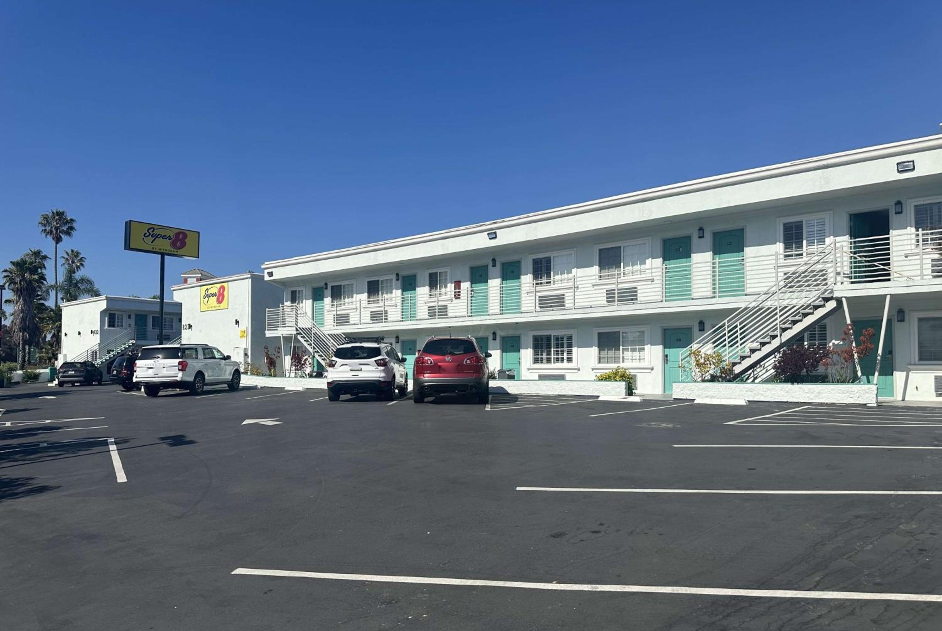 Super 8 by Wyndham Oceanside Downtown - Property Image 4