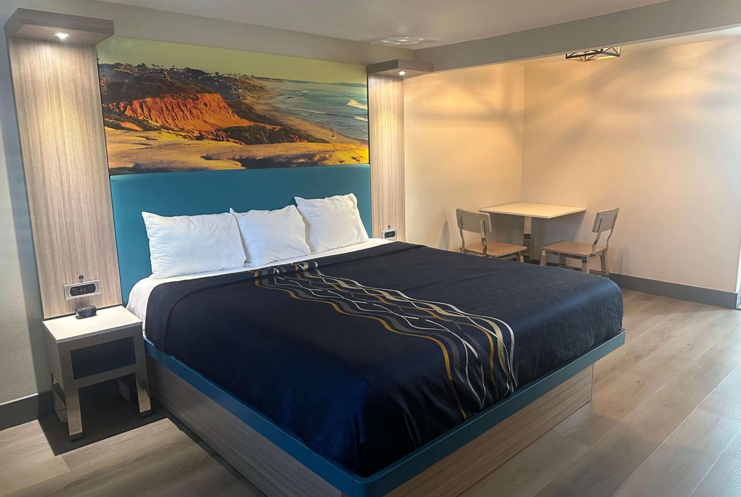 Super 8 by Wyndham Oceanside Downtown - Property Image 40