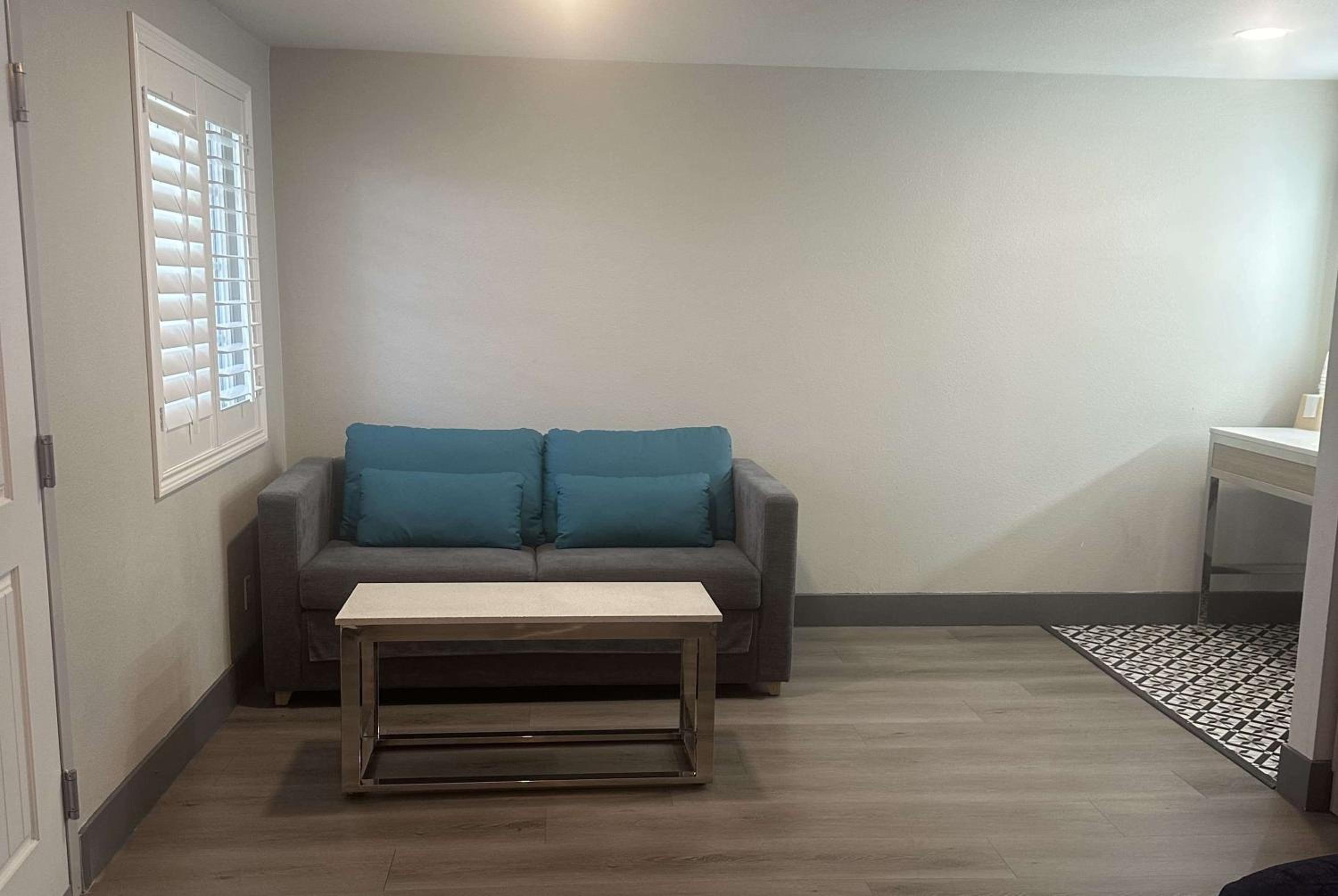 Super 8 by Wyndham Oceanside Downtown - Property Image 45