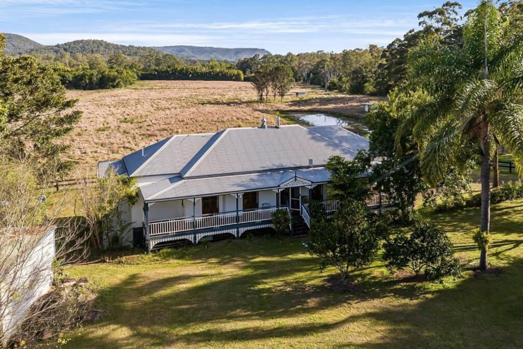 Belli Park Manor - A Luxe Farmhouse Escape for Ten