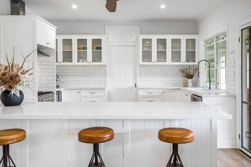 Belli Park Manor - A Luxe Farmhouse Escape for Ten