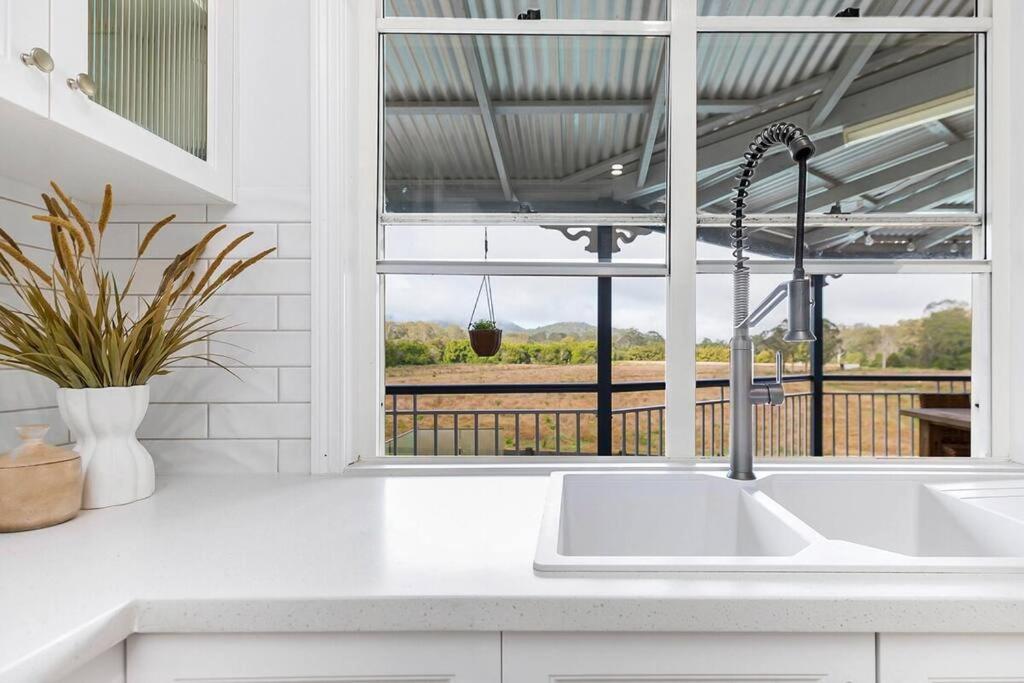 Belli Park Manor - A Luxe Farmhouse Escape for Ten