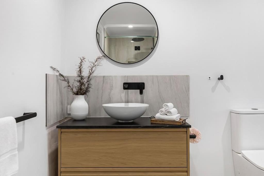 Belli Park Manor - A Luxe Farmhouse Escape for Ten