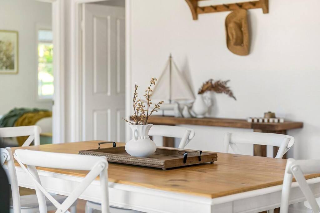 Belli Park Manor - A Luxe Farmhouse Escape for Ten