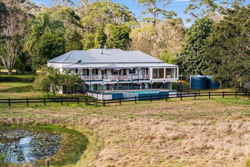 Belli Park Manor - A Luxe Farmhouse Escape for Ten