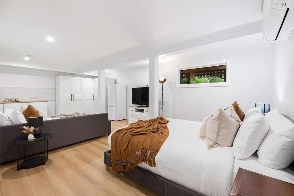 Belli Park Manor - A Luxe Farmhouse Escape for Ten
