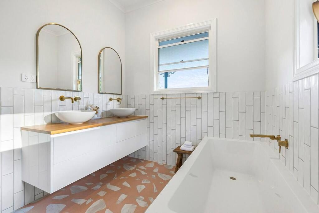 Belli Park Manor - A Luxe Farmhouse Escape for Ten