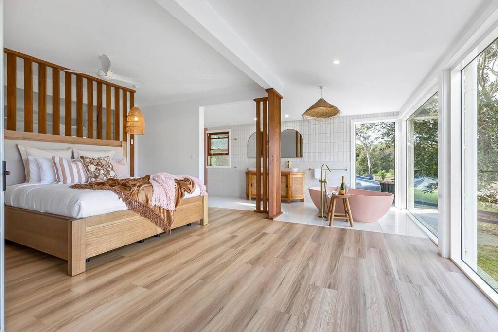 Belli Park Manor - A Luxe Farmhouse Escape for Ten