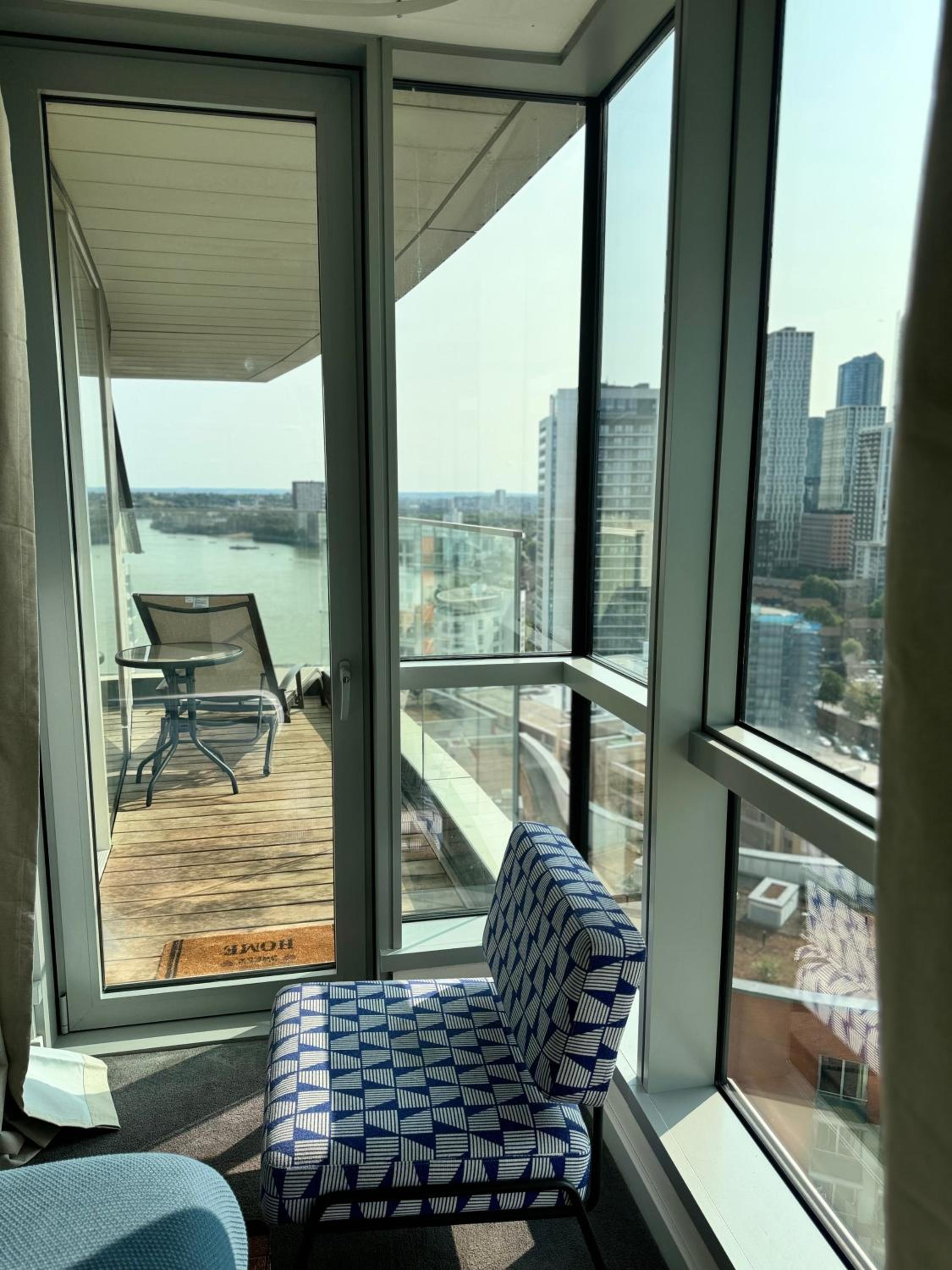 Luxury 1Bed flat with river view in Canary Wharf
