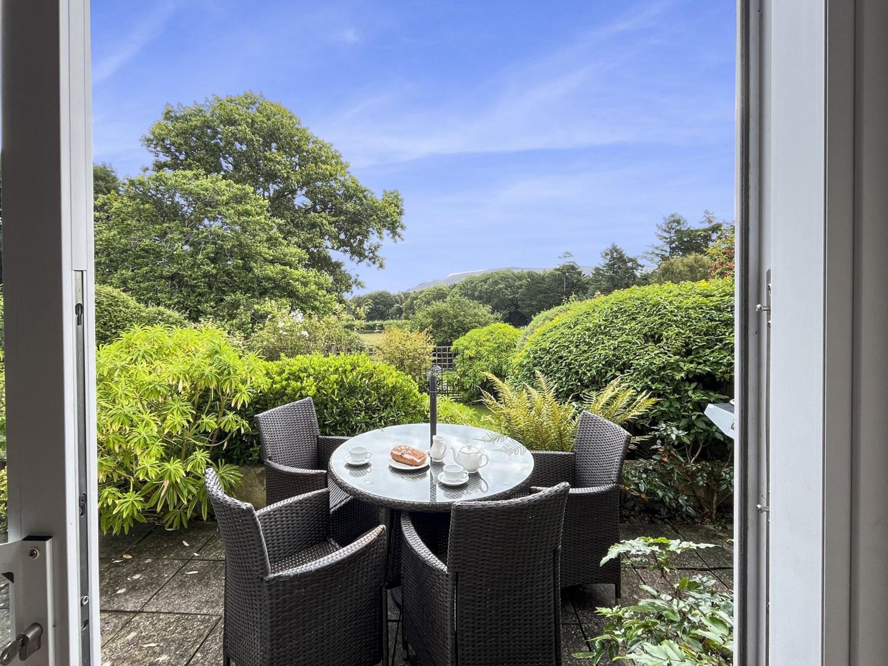 Garden View Apartment view 4