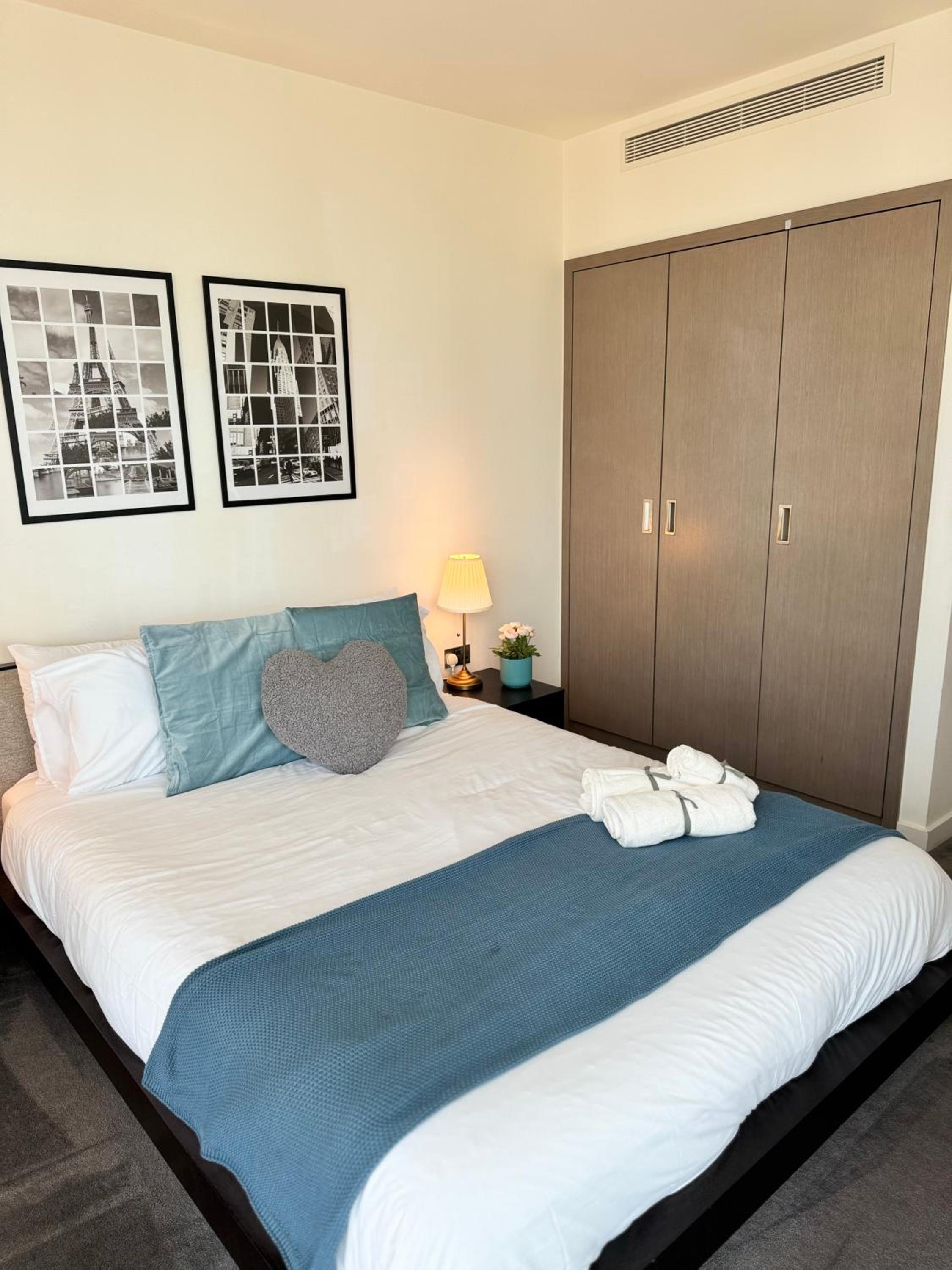 Luxury 1Bed flat with river view in Canary Wharf