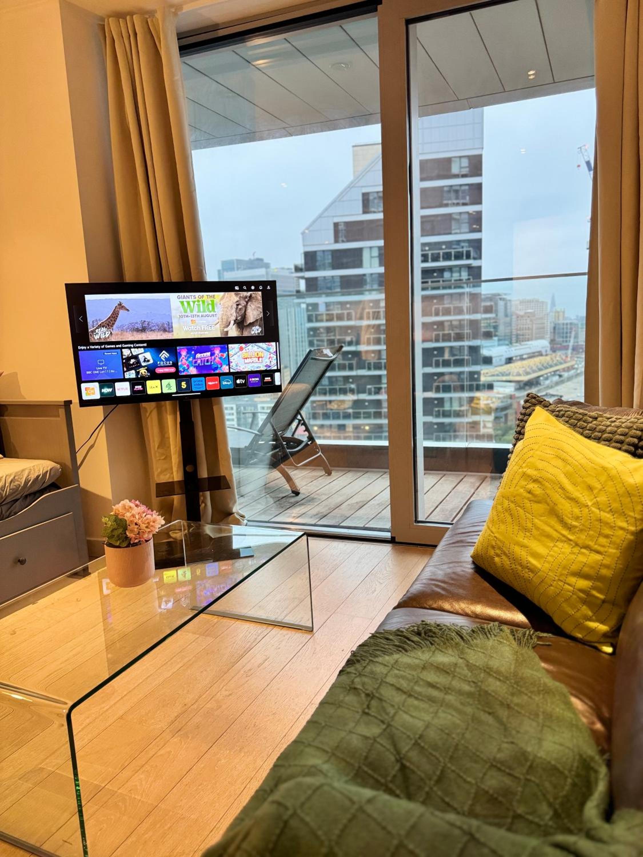 Luxury 1Bed flat with river view in Canary Wharf