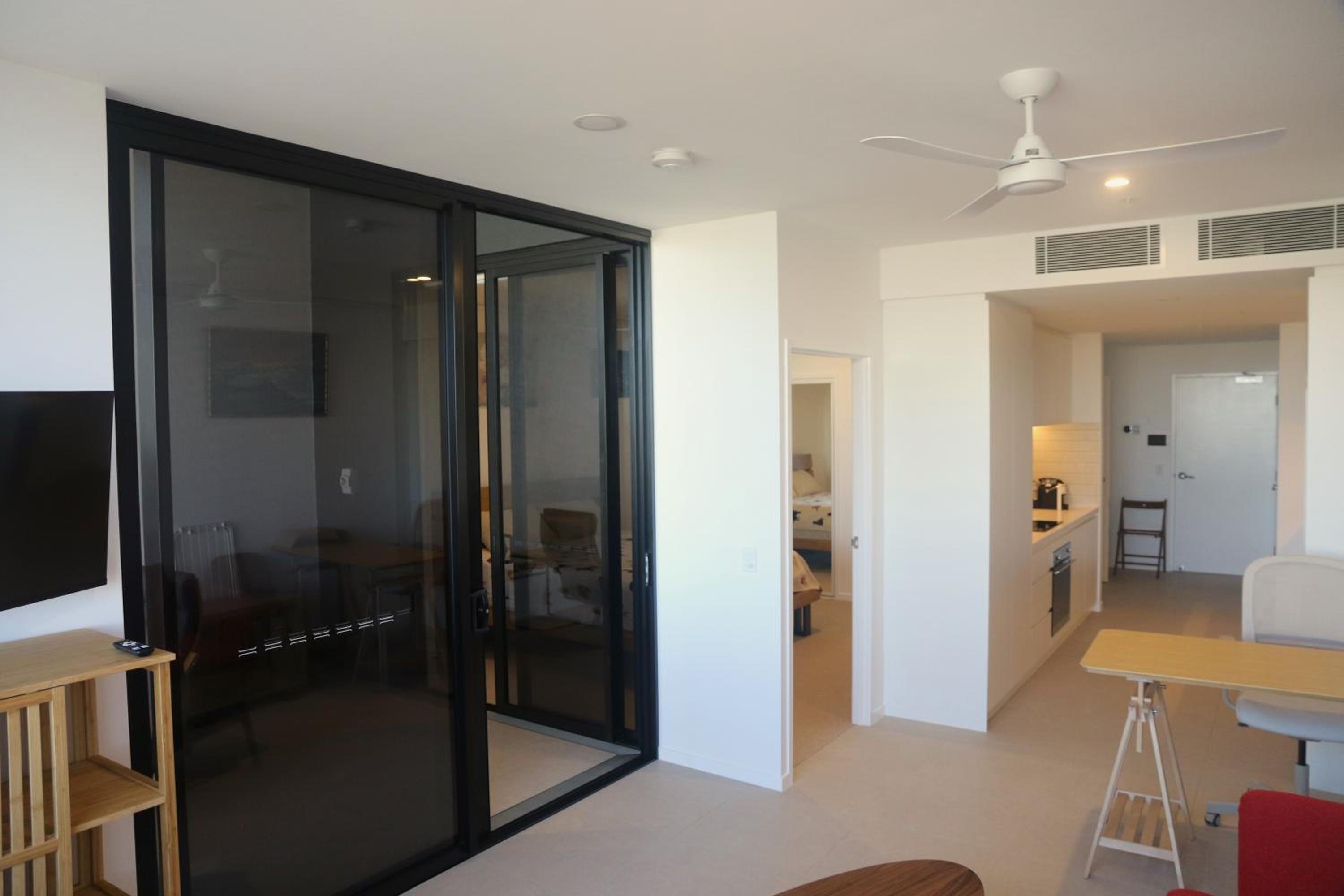 Breakfast & Dinner Included - Top-Floor Apartment Maroochydore CBD