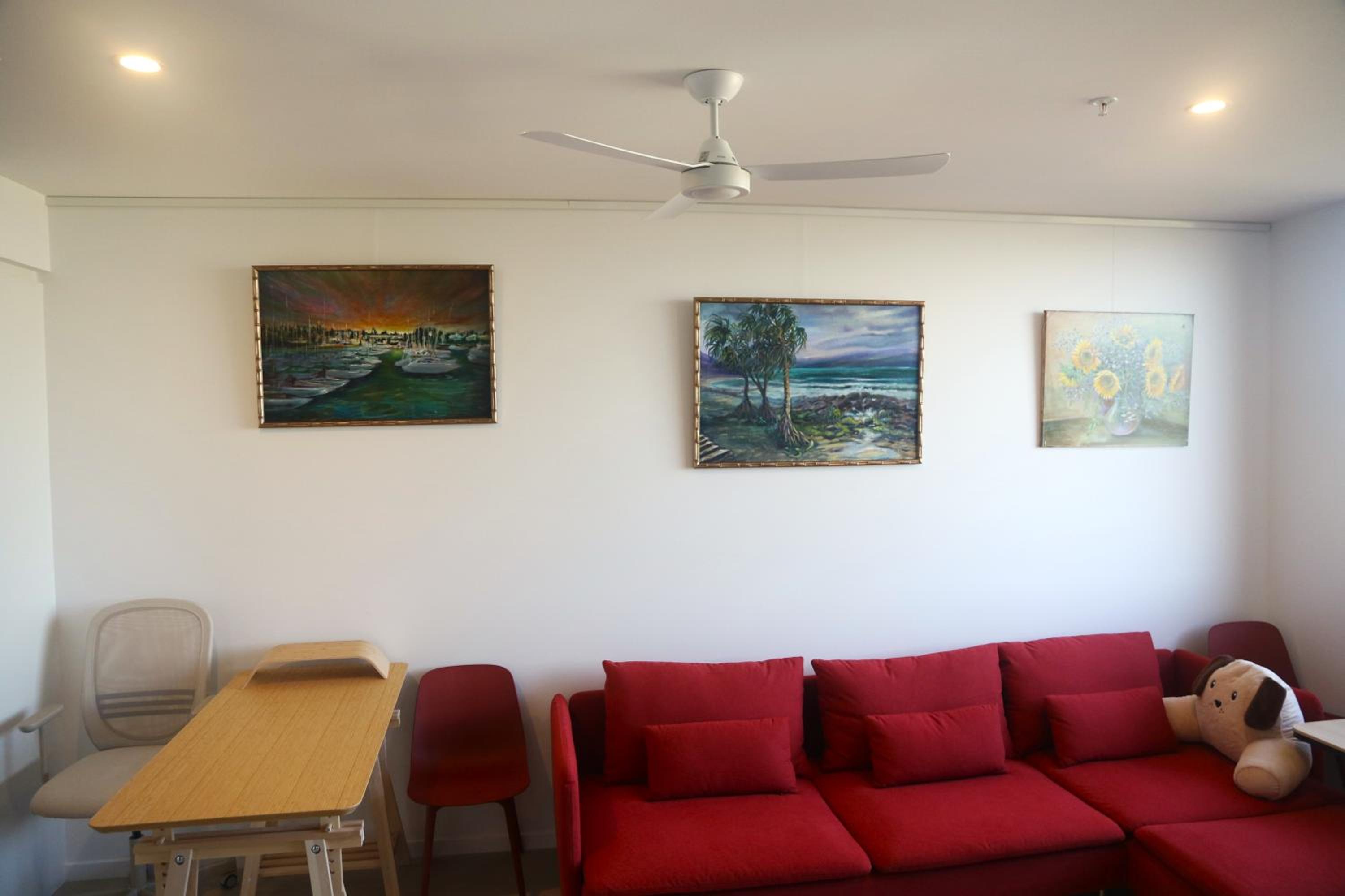 Breakfast & Dinner Included - Top-Floor Apartment Maroochydore CBD