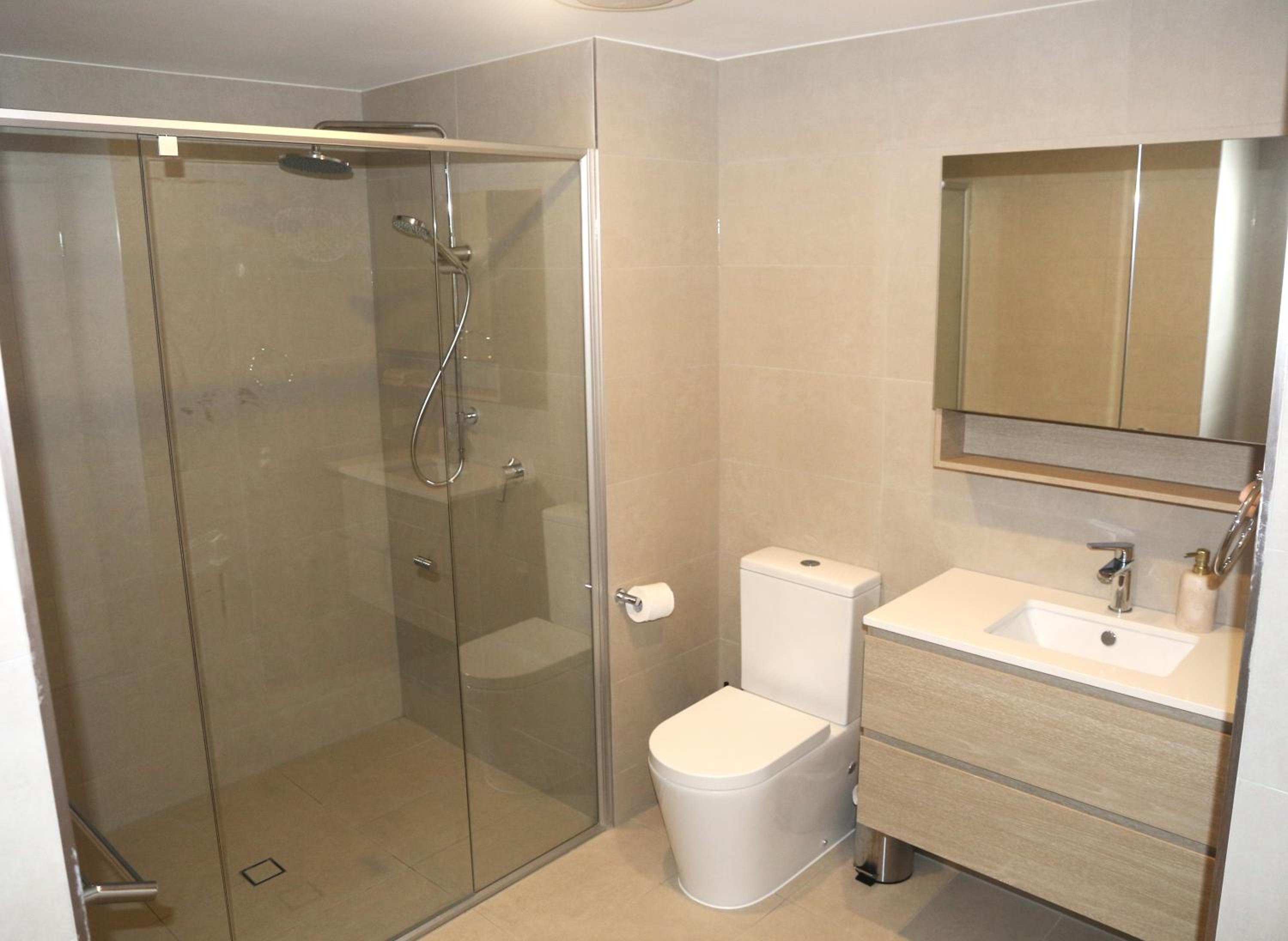 Breakfast & Dinner Included - Top-Floor Apartment Maroochydore CBD