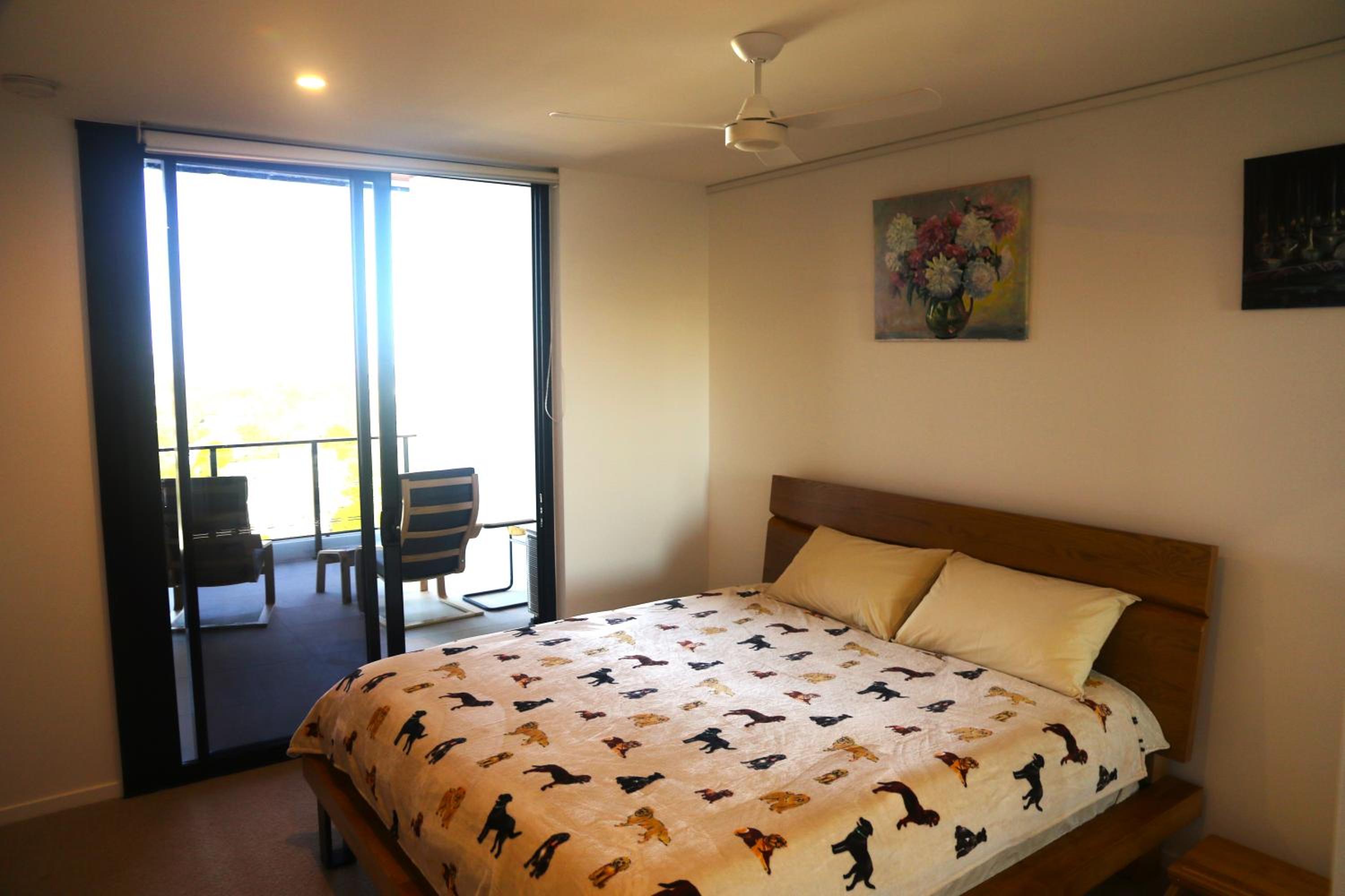 Breakfast & Dinner Included - Top-Floor Apartment Maroochydore CBD