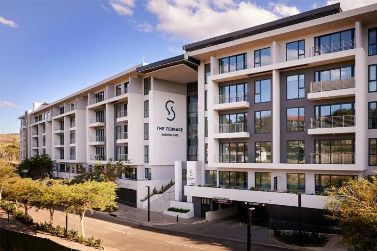 Sandton Gate Luxury 2 Bed Apartment - JOHANNESBURG