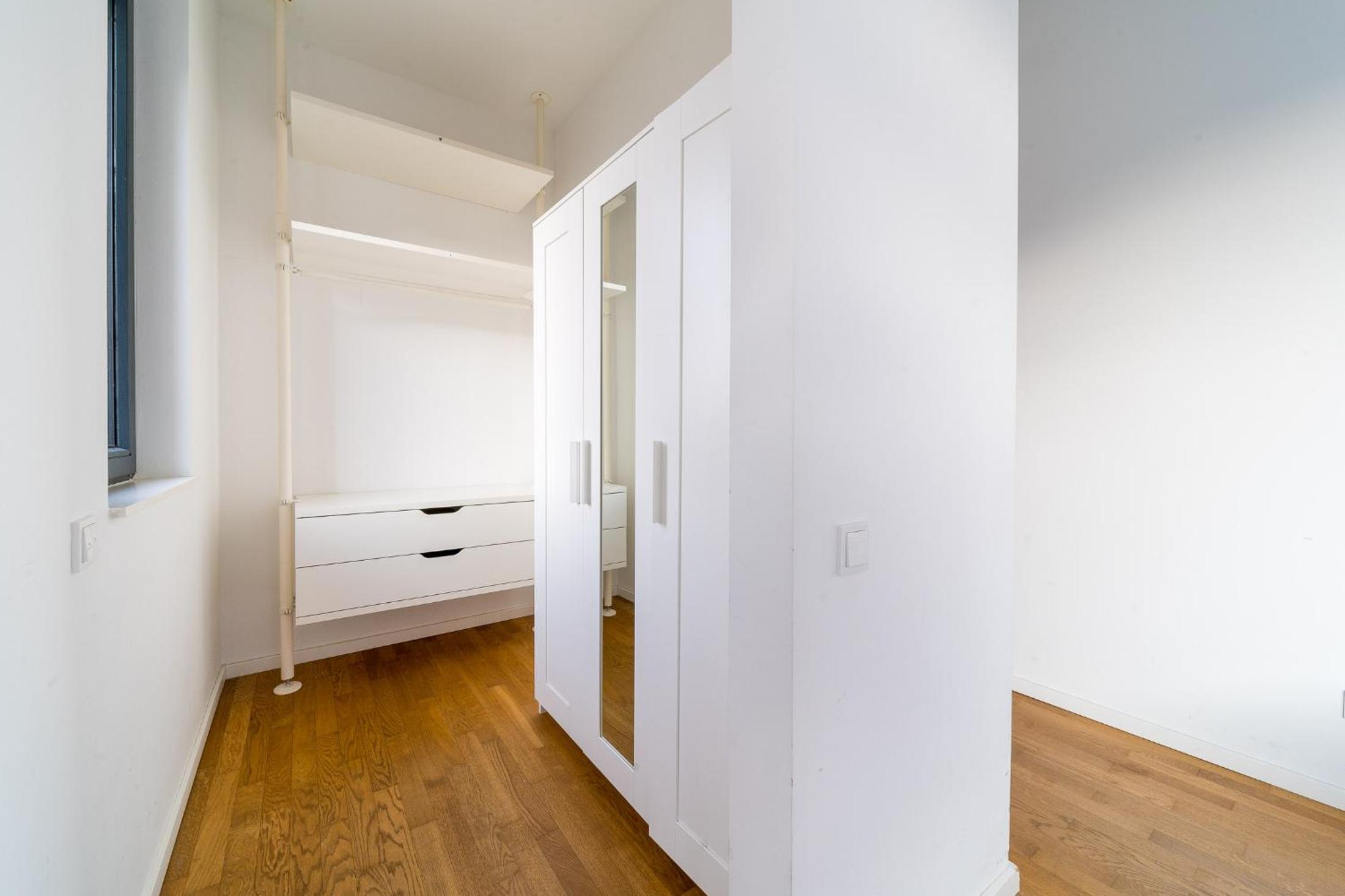 2 Bedroom Mauerpark-Apartment, Berlin Mitte View calendar